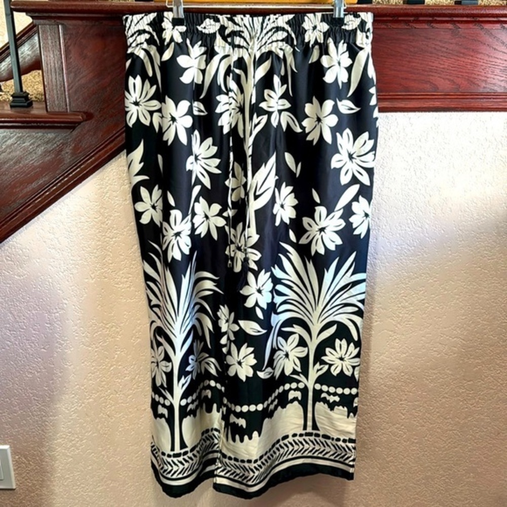 Tahari Black and White Wide Leg Pants
